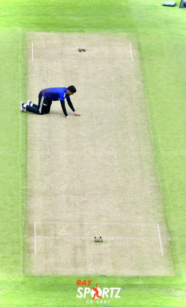 raysportz_cric's tweet image. All eyes on Gill’s pitch inspection — India’s approach could hinge on his early observations.
📸 - @Sourav_Journo 
@AnkanKar @abhishereporter @im_sandipan 
#ENGvsIND #Pitch #Edgbaston #ShubmanGill #Raysportz #Raysportzcricket