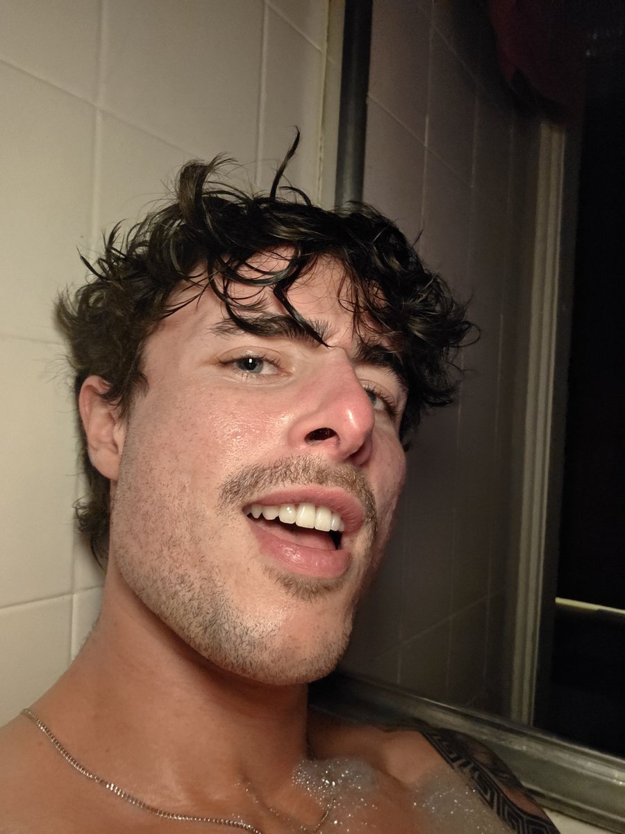 Splish splash
uv.club/itscoleyboy