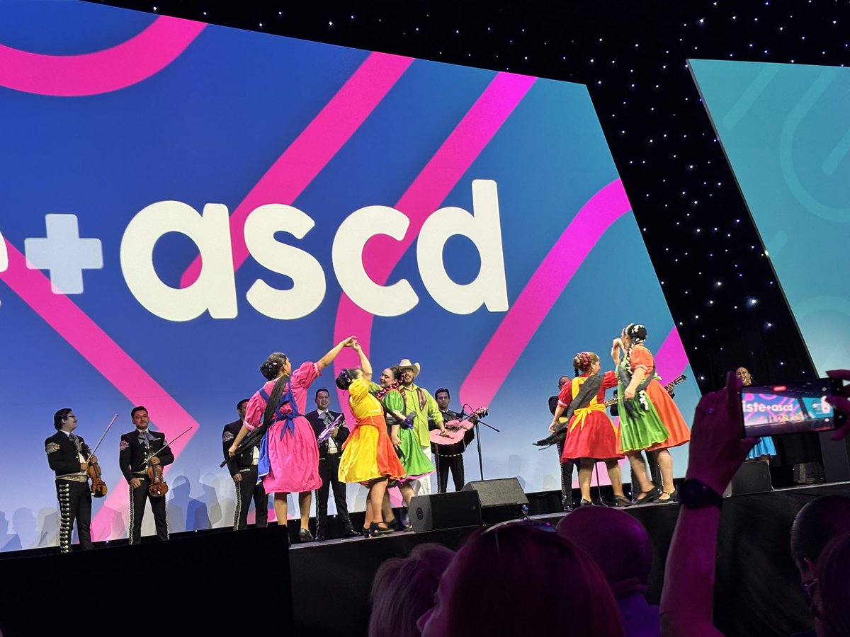 Enjoying the Tuesday morning pre-show entertainment at <a href="/ISTEofficial/">ISTE</a> <a href="/ASCD/">ASCD</a> #ISTEASCD2025 .