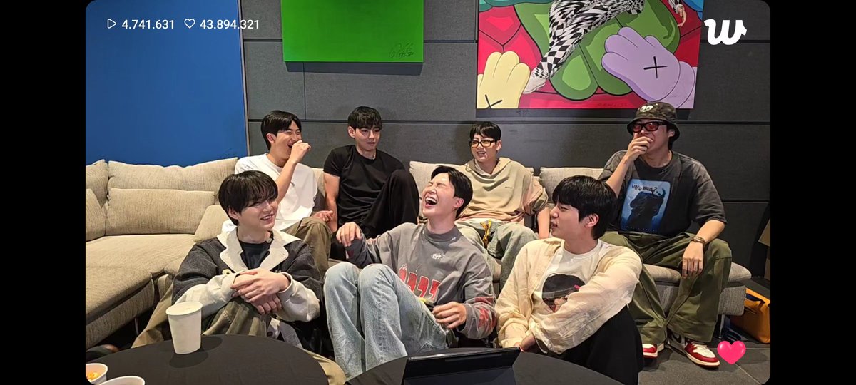 𝐶𝑎𝑐𝑎𝑎༊*·˚ ꜱᴇᴇɪɴɢ ʙᴛꜱ ɪɴ ᴊᴀᴋᴀʀᴛᴀ💜 tweet media