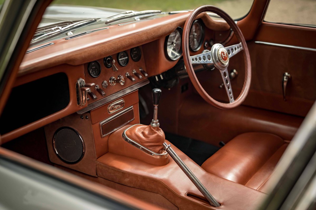 BonhamsCars's tweet image. We see a lot of E Types here at BCO HQ, but we’ve never seen anything quite this special. A 2021 Helm E Type with 3,800 man-hours invested into it, with a jaw-dropping specification list. It even has soft-close doors!
Sealed Auction Ends | 9:00 PM, 10 Jul 2025…