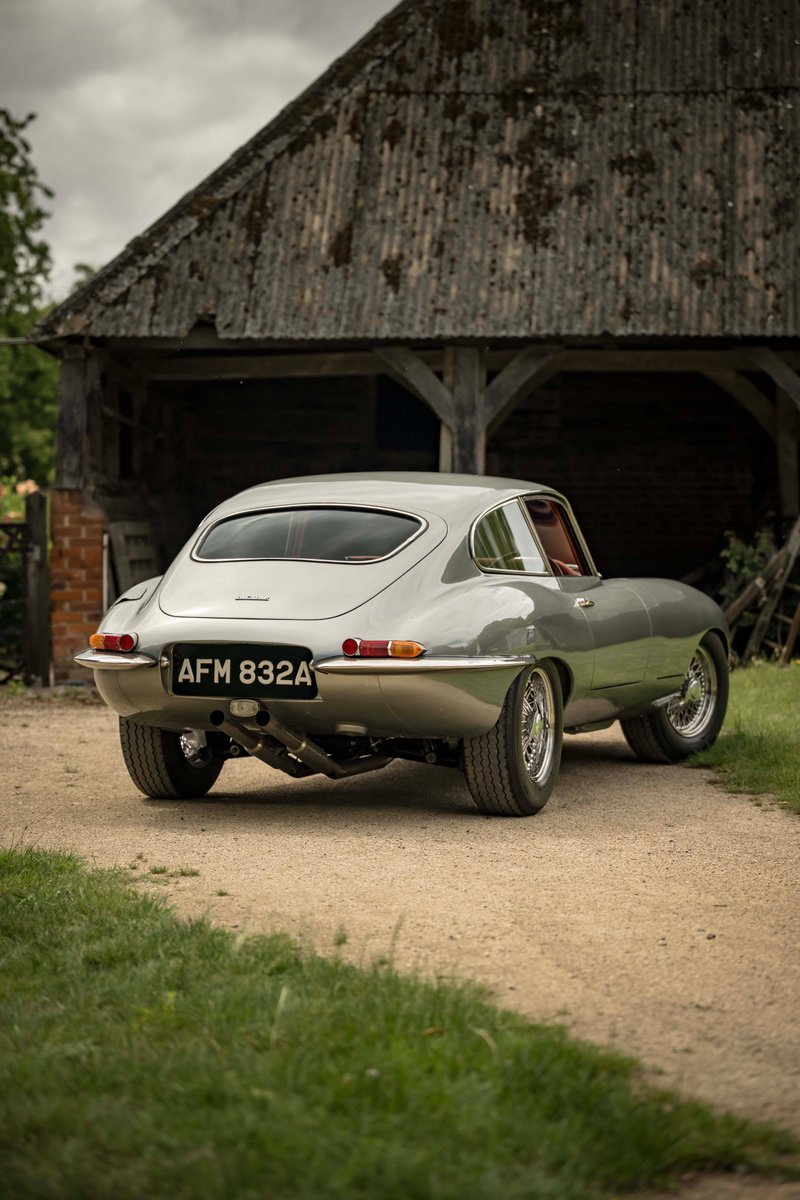 BonhamsCars's tweet image. We see a lot of E Types here at BCO HQ, but we’ve never seen anything quite this special. A 2021 Helm E Type with 3,800 man-hours invested into it, with a jaw-dropping specification list. It even has soft-close doors!
Sealed Auction Ends | 9:00 PM, 10 Jul 2025…