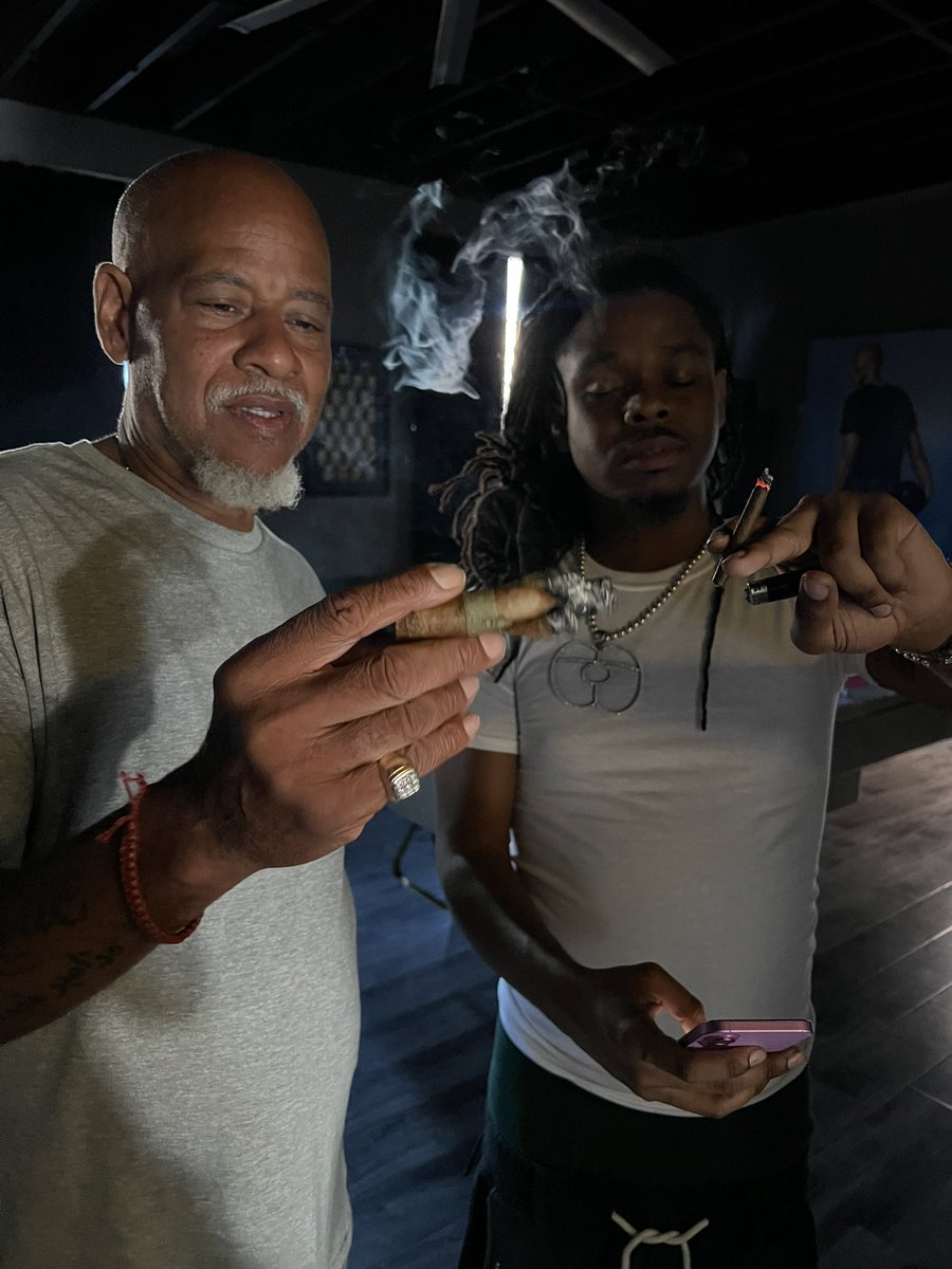 KashKaramel's tweet image. with the men of my life 😇🥰 i feel so safe where im @ 💯my men in my life really go hard
look at pops & papa