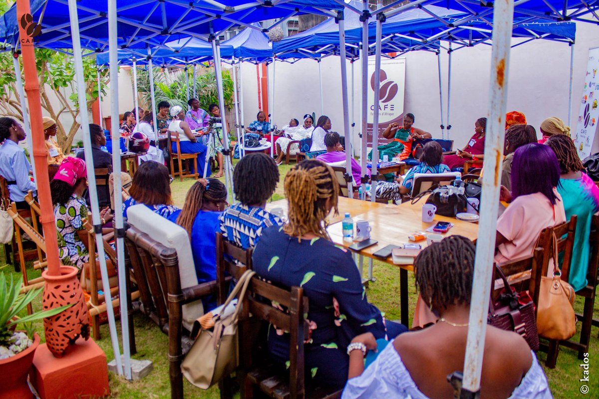 Un immense merci à Mark'ethic pour ses amuse-gueules, Makfood pour ses délices,  o'gout pour sa charcuterie, à Kados pour avoir capturé ces moments précieux.
Merci à Mme Huguette AKPLOGAN DOSSA pour avoir partagé ce Café avec nous, ainsi qu'à nos merveilleuses participantes.