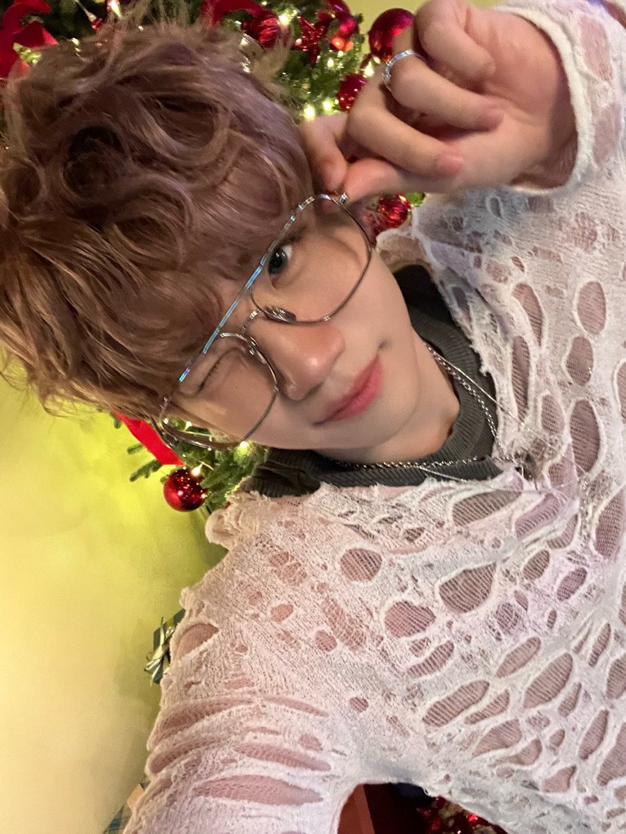 KENSHINGLOBAL's tweet image. [📸] 250701 —  WEVERSE UPDATE #KENSHIN

" Kenshin with freckles and glasses "

#켄신 #KENSHIN #櫻田健真 #さくらだけんしん #CLOSEYOUREYES #클로즈유어아이즈 #클유아 #CYE