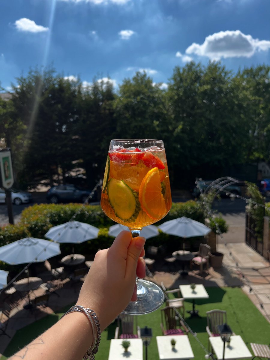 thecrownlee's tweet image. Pimm&apos;s Fizz is here and summer never tasted so good!
Fresh, fruity, and straight from our spritz menu - perfect for soaking up the sun in our pub garden. 🍓🍊🥒
Come grab a glass!🍹

#pimmsoclock #summerspritz #youngspubs #pubgarden