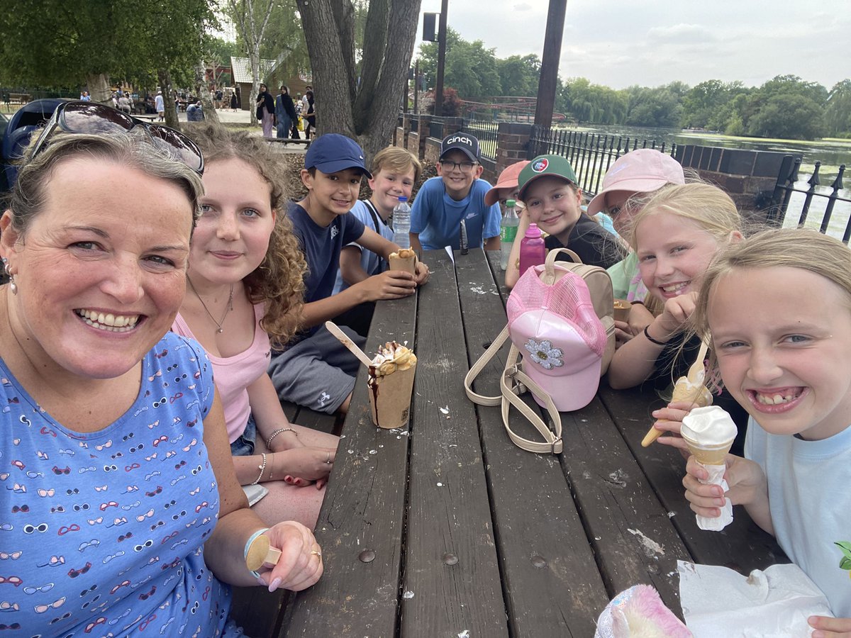 SwithPrimarySch's tweet image. Ice cream stop! #Class4Swithland