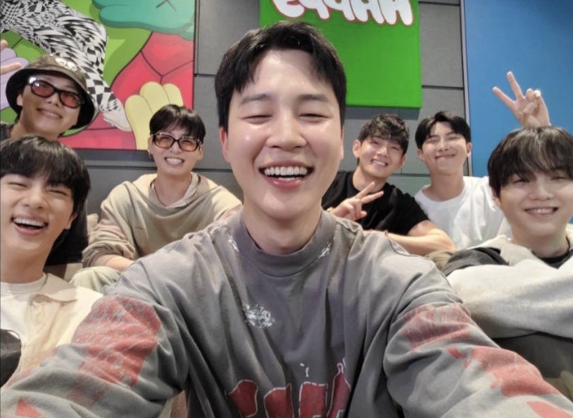 They are back!! My OT7 💜