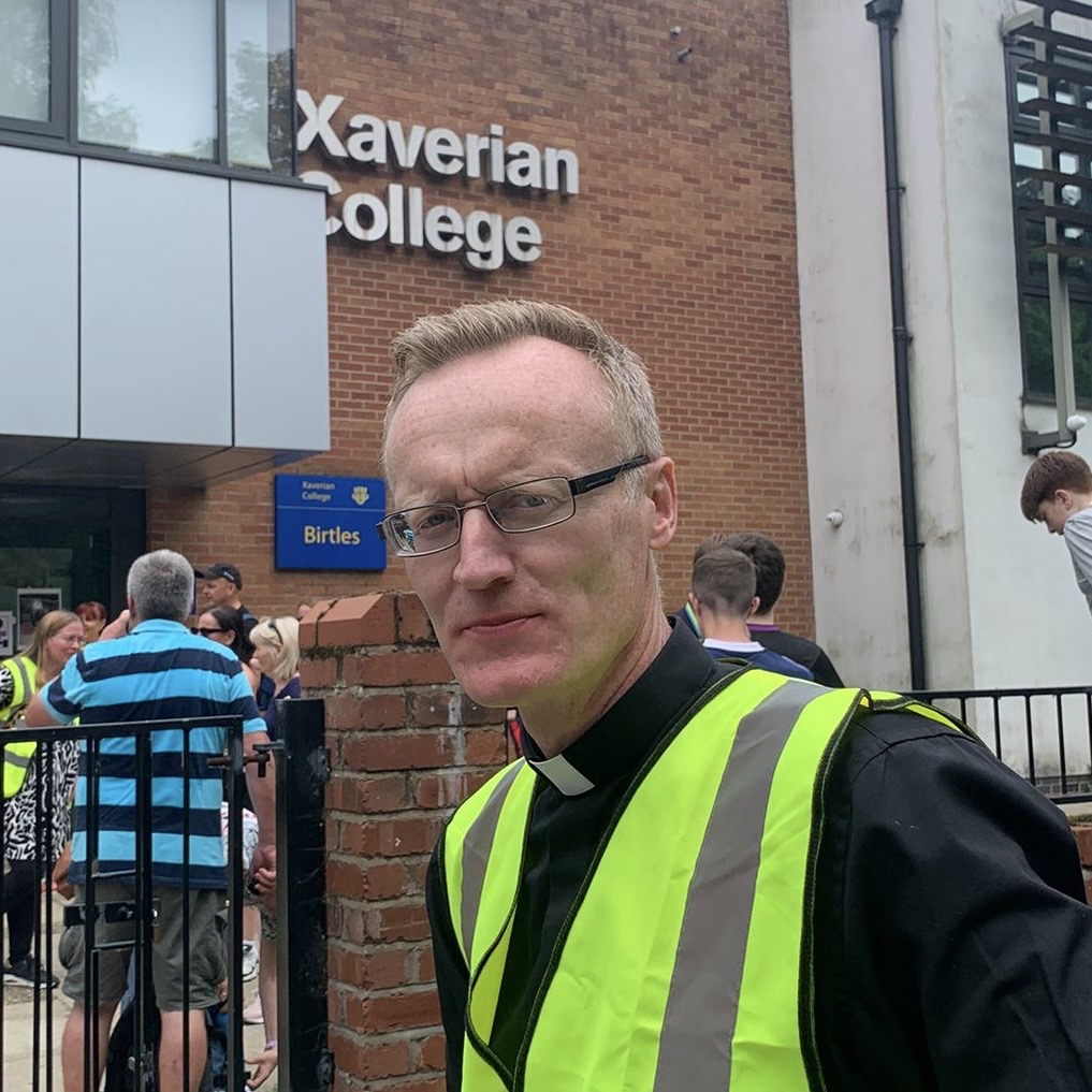 Xaverian College (@xaveriansfc) on Twitter photo On Sunday 29th June, Xaverian welcomed a special group of Jubilee Pilgrims from St Winifredβs Parish, Heaton Mersey πΆββοΈ
Young parishioners preparing for their Confirmation walked an incredible 7 miles from St Winifredβs Church to St Maryβs Church in Manchester π
<a href="/TheBarlowRC/">The Barlow RC High</a> On Sunday 29th June, Xaverian welcomed a special group of Jubilee Pilgrims from St Winifredβs Parish, Heaton Mersey πΆββοΈ
Young parishioners preparing for their Confirmation walked an incredible 7 miles from St Winifredβs Church to St Maryβs Church in Manchester π
<a href="/TheBarlowRC/">The Barlow RC High</a>