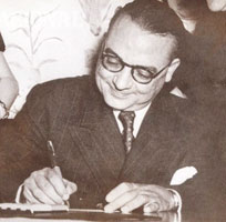 #1Julio1944 Rómulo Betancourt redacta el manifiesto de <a href="/ADemocratica/">Acción Democrática</a> a través del cual el CEN denuncia irregularidades electorales, solicita incorporación de representantes de los partidos en las Juntas Electorales y rechaza la candidatura presidencial de López Contreras.
