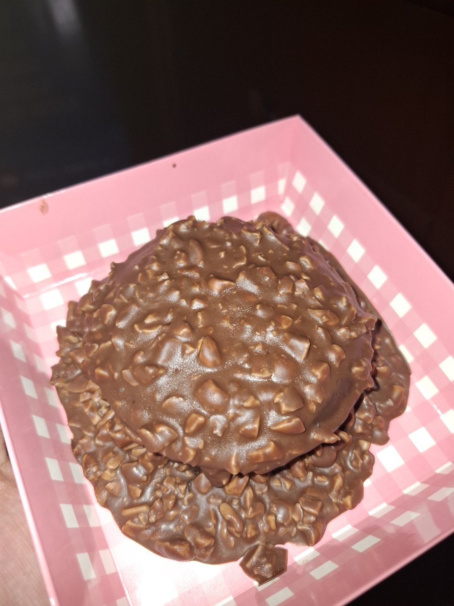 Malam ini kacang mete dulu nnti beso nga p kacang 😍😍😋