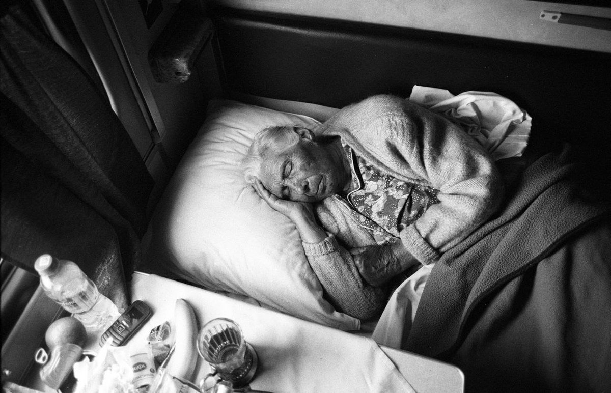 здесь не будет откуда куда имена возраст жизнеописания маршруты детали подробности смерть слезы просто две фотографии эвакуация поезд лето двадцать пятого 

photos by sush