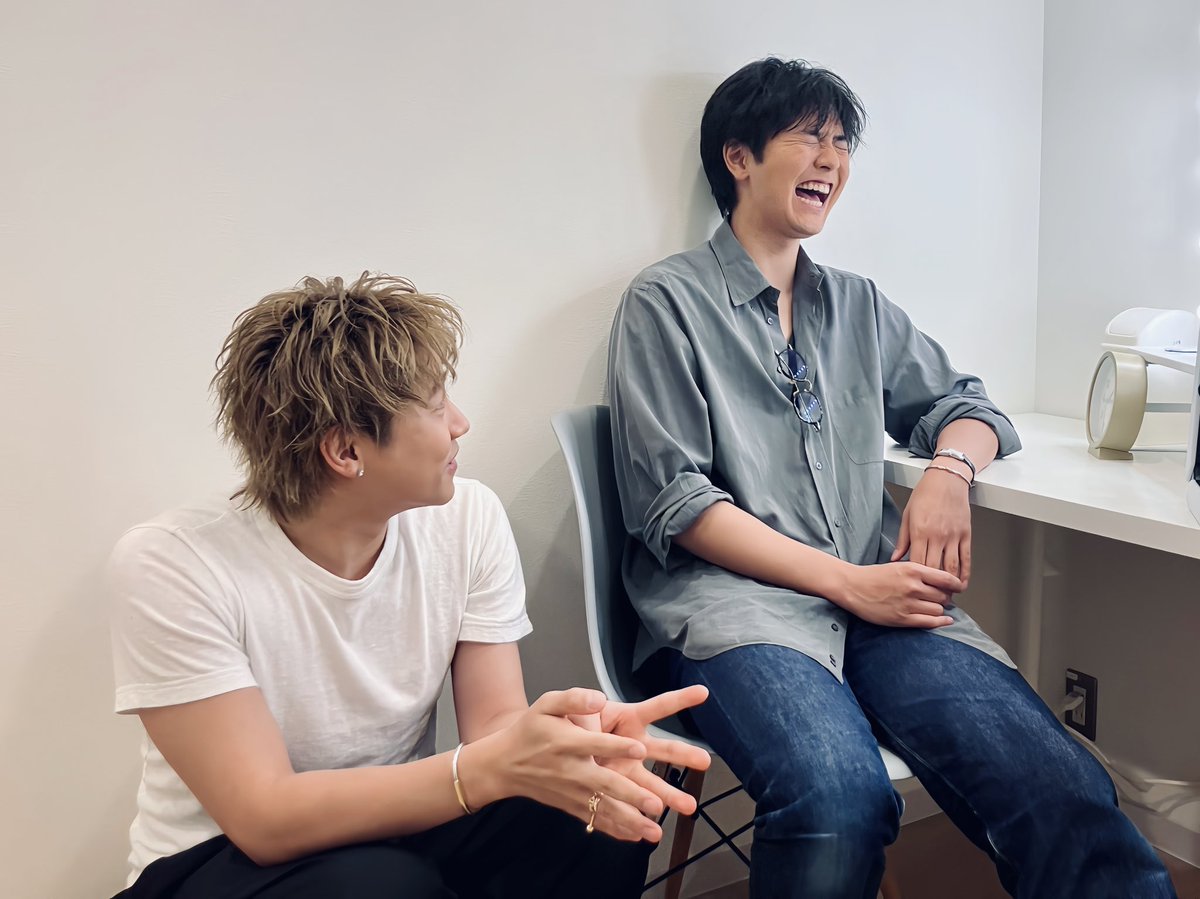 片寄涼太(ヨセ)のスタッフ公式 (@yose__staff) on Twitter photo 本日は #片寄涼太 インスタライブ
ありがとうございました✨
1stアルバム #Bouquet
のこと色々お話しさせて
いただきました💐
そして #小森隼 も飛び入り参加
ありがとうございました〜🤝
<a href="/hayato_official/">小森 隼(GENERATIONS)</a>
実は配信後…
新曲をいち早く…⁉️🤭
✅アーカイブはこちら
🔗 instagram.com/reel/DLjV6IwST… 本日は #片寄涼太 インスタライブ
ありがとうございました✨
1stアルバム #Bouquet
のこと色々お話しさせて
いただきました💐
そして #小森隼 も飛び入り参加
ありがとうございました〜🤝
<a href="/hayato_official/">小森 隼(GENERATIONS)</a>
実は配信後…
新曲をいち早く…⁉️🤭
✅アーカイブはこちら
🔗 instagram.com/reel/DLjV6IwST…