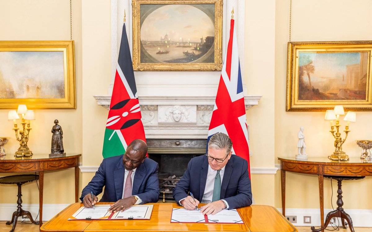 chebosoonbenja's tweet photo. 10 DOWNING STREET, LONDON, UNITED KINGDOM: 

H.E President William Samoei Ruto  holds a Bilateral Meeting with The Rt. Hon Sir Keir Starmer, Prime Minister of the UK. 

The two leaders signed the Kenya- UK Strategic Partnership Agreements. https://t.co/p5WadEgJm7