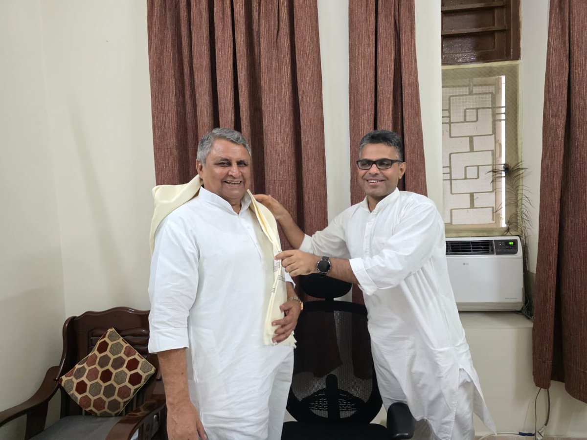 Madhaw Anand (@manandofficial) on Twitter photo मंत्रिमंडल सचिवालय विभाग द्वारा ‘बिहार, राज्य नागरिक परिषद’ के उपाध्यक्ष पद का कार्यभार ग्रहण करने के उपरांत आज पटना में बिहार सरकार के जल संसाधन एवं संसदीय कार्य मंत्री माननीय श्री <a href="/VijayKChy/">Vijay Kumar Choudhary</a> जी से उनके आवास पर शिष्टाचार भेंट की।
माननीय मंत्री जी का स्नेह, मार्गदर्शन और आशीर्वाद मंत्रिमंडल सचिवालय विभाग द्वारा ‘बिहार, राज्य नागरिक परिषद’ के उपाध्यक्ष पद का कार्यभार ग्रहण करने के उपरांत आज पटना में बिहार सरकार के जल संसाधन एवं संसदीय कार्य मंत्री माननीय श्री <a href="/VijayKChy/">Vijay Kumar Choudhary</a> जी से उनके आवास पर शिष्टाचार भेंट की।
माननीय मंत्री जी का स्नेह, मार्गदर्शन और आशीर्वाद