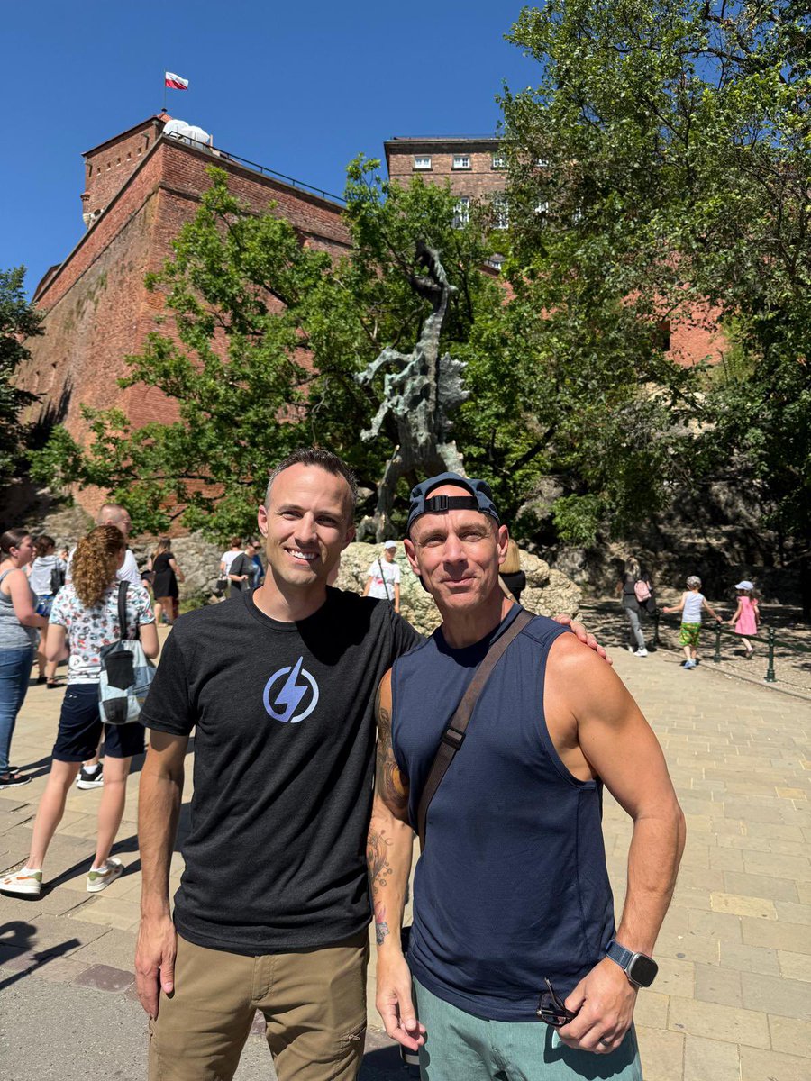 kentcdodds's tweet image. After many years, it&apos;s great to see @John_Papa again! Thanks @code_europe!
