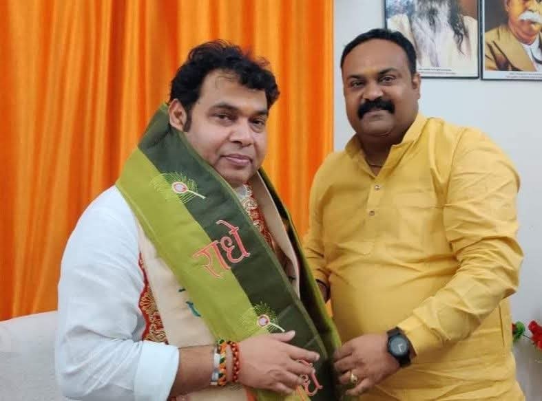 Vineet Sharma (@vineetsvbn) on Twitter photo उ.प्र. के हर गांव, शहर को विद्युतीकरण से रोशन करने वाले पूर्व ऊर्जा #मंत्री, भाजपा के पूर्व राष्ट्रीय सचिव व हिमाचल प्रदेश के प्रभारी एवं मथुरा-वृन्दावन के जनप्रिय मा. #विधायक, आदरणीय बड़े भैया श्री <a href="/ptshrikant/">Shrikant Sharma</a> जी को #जन्मदिन की अनंत बधाई एवं शुभकामनाएं।
<a href="/BJP4India/">BJP</a> <a href="/BJP4UP/">BJP Uttar Pradesh</a> उ.प्र. के हर गांव, शहर को विद्युतीकरण से रोशन करने वाले पूर्व ऊर्जा #मंत्री, भाजपा के पूर्व राष्ट्रीय सचिव व हिमाचल प्रदेश के प्रभारी एवं मथुरा-वृन्दावन के जनप्रिय मा. #विधायक, आदरणीय बड़े भैया श्री <a href="/ptshrikant/">Shrikant Sharma</a> जी को #जन्मदिन की अनंत बधाई एवं शुभकामनाएं।
<a href="/BJP4India/">BJP</a> <a href="/BJP4UP/">BJP Uttar Pradesh</a>