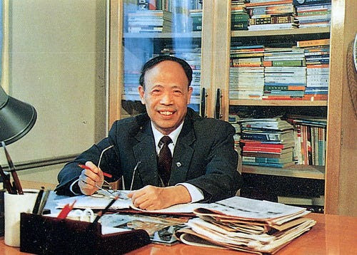 iandenisjohnson's tweet image. Who was behind one of the most important magazines in the history of the PRC? How did it get its start? This bilingual essay by @MinjianArchives tells the backstory to "China Through the Ages" (炎黄春秋). It's free. Read it. Like it. Subscribe to it.
chinaunofficialarchives.substack.com/p/efe?utm_camp…