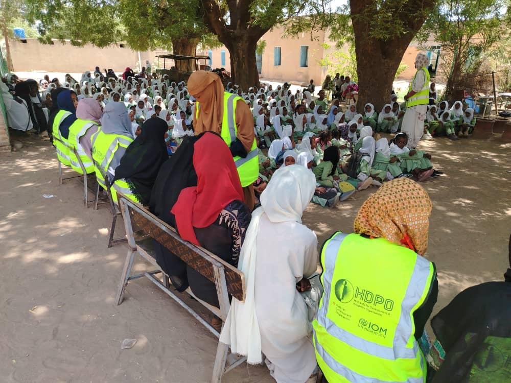 IOMSudan's tweet image. As returns continue in Wad Madani, IOM & @HDPO12 held a Health Awareness Day, sharing cholera prevention tips & key hygiene messages through drama performances at schools & markets.
With support from @AustrianDev - together we are keeping communities safe.