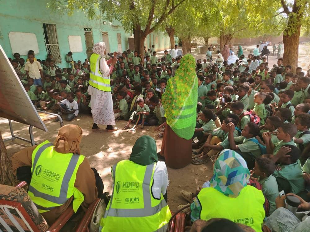 IOMSudan's tweet image. As returns continue in Wad Madani, IOM & @HDPO12 held a Health Awareness Day, sharing cholera prevention tips & key hygiene messages through drama performances at schools & markets.
With support from @AustrianDev - together we are keeping communities safe.