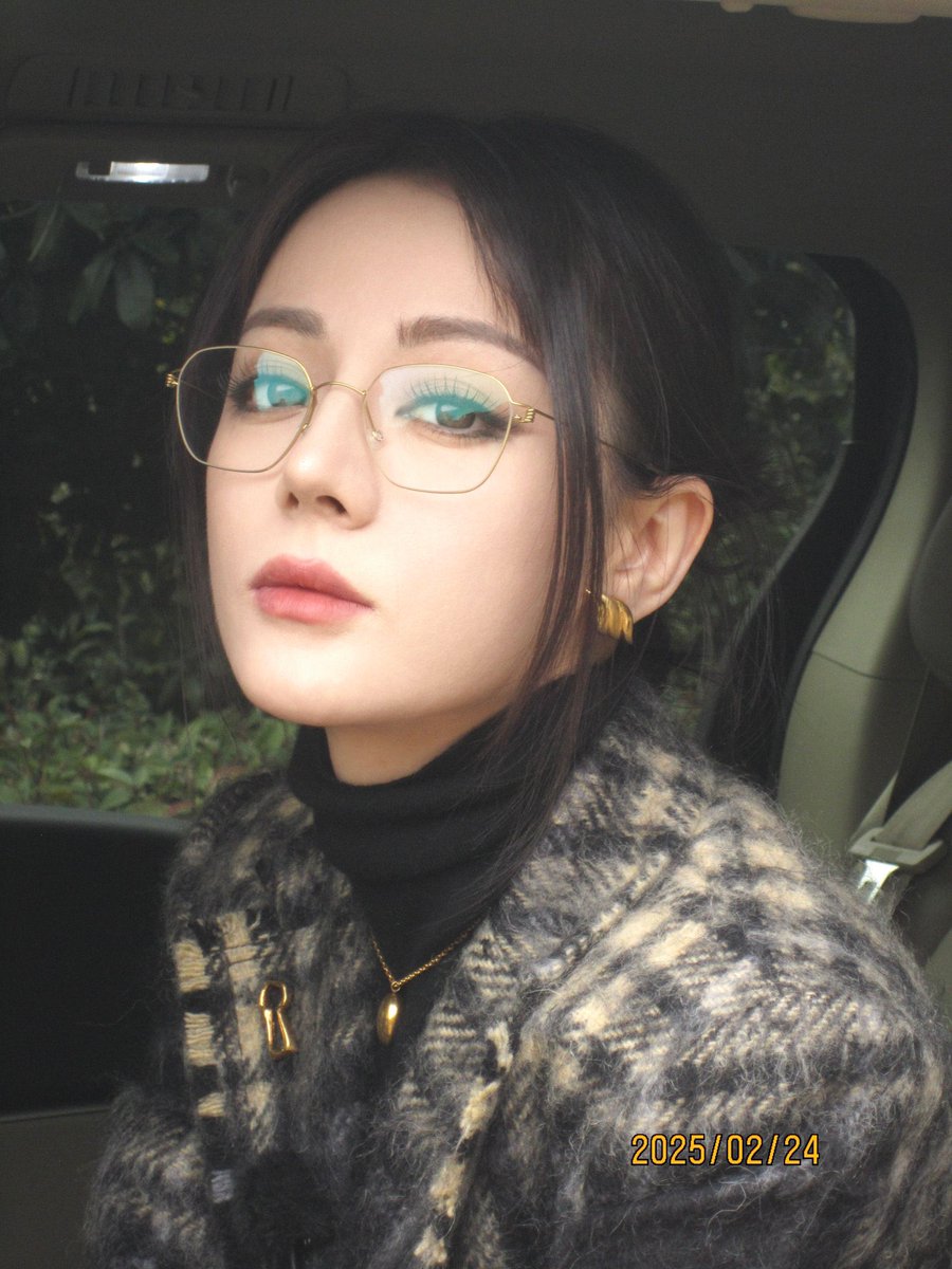 ForCdrama's tweet photo. #Dilireba (#Dilraba) will be featured again on an important month issue from one of the top5 women’s magazines. 

She is set to appear on the cover of Harper’s Bazaar 2025 Golden Nine or September issue, as confirmed by the editor-in-chief. https://t.co/3q8eTm43Ja