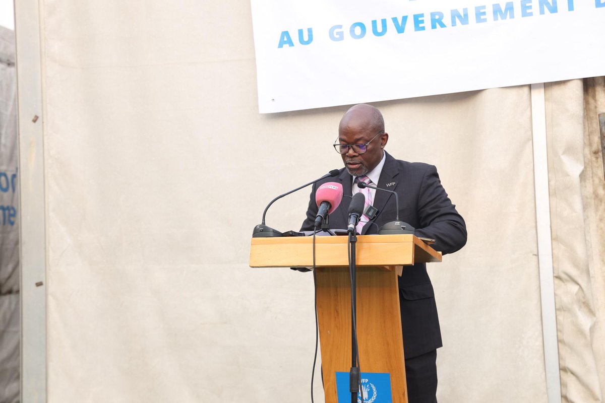 PamCongo's tweet image. As part of the UN’s coordinated response, WFP 🇺🇳handed over 133 metric tons of rice 🍚 and 10 tons of vegetable oil 🛢️ to the Congolese Government to support food assistance for flood-affected families in Brazzaville.
#WFP #UNResponse #Congo #solidarity