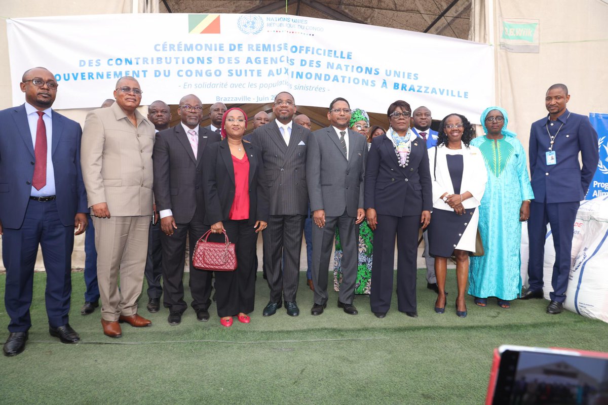 PamCongo's tweet image. As part of the UN’s coordinated response, WFP 🇺🇳handed over 133 metric tons of rice 🍚 and 10 tons of vegetable oil 🛢️ to the Congolese Government to support food assistance for flood-affected families in Brazzaville.
#WFP #UNResponse #Congo #solidarity