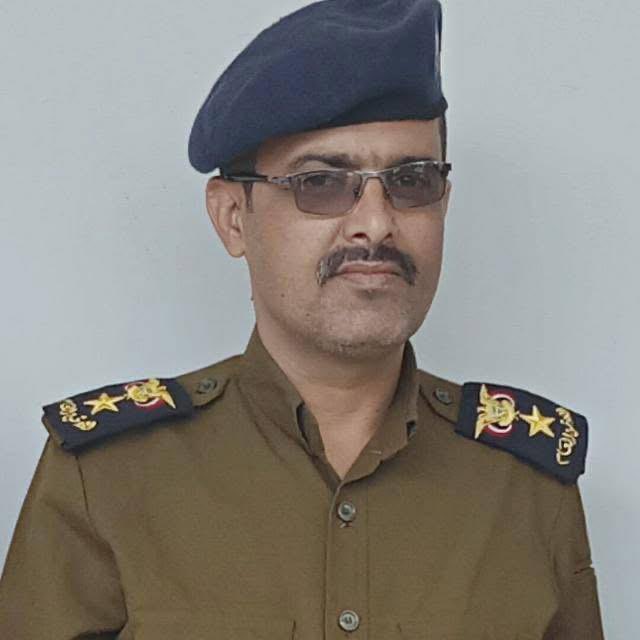 مرتكبو جريمة استهداف منزل الشيخ #صالح_حنتوس في مديرية السلفية في محافظة ريمة، وفق مصادر محلية:
المدعو فارس روبع، قيادي بميليشيا الحوثي الإرهابية.
المدعو فؤاد الجرادي، منتحل مدير أمن المديرية.
المدعو محمد الوسد قيادي سلالي.
المدعو عبده الحسني قيادي سلالي
المدعو زيد الوزير.
المدعو