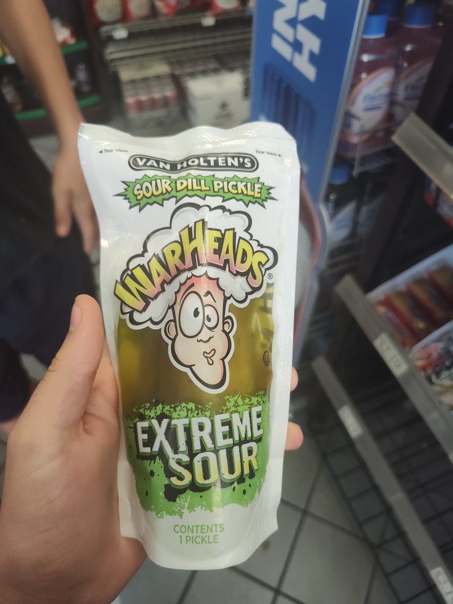 Ridge_XR's tweet image. My favorite genre of travel snack lately is "extremely strange object from the gas station"
Both of these were godawful btw