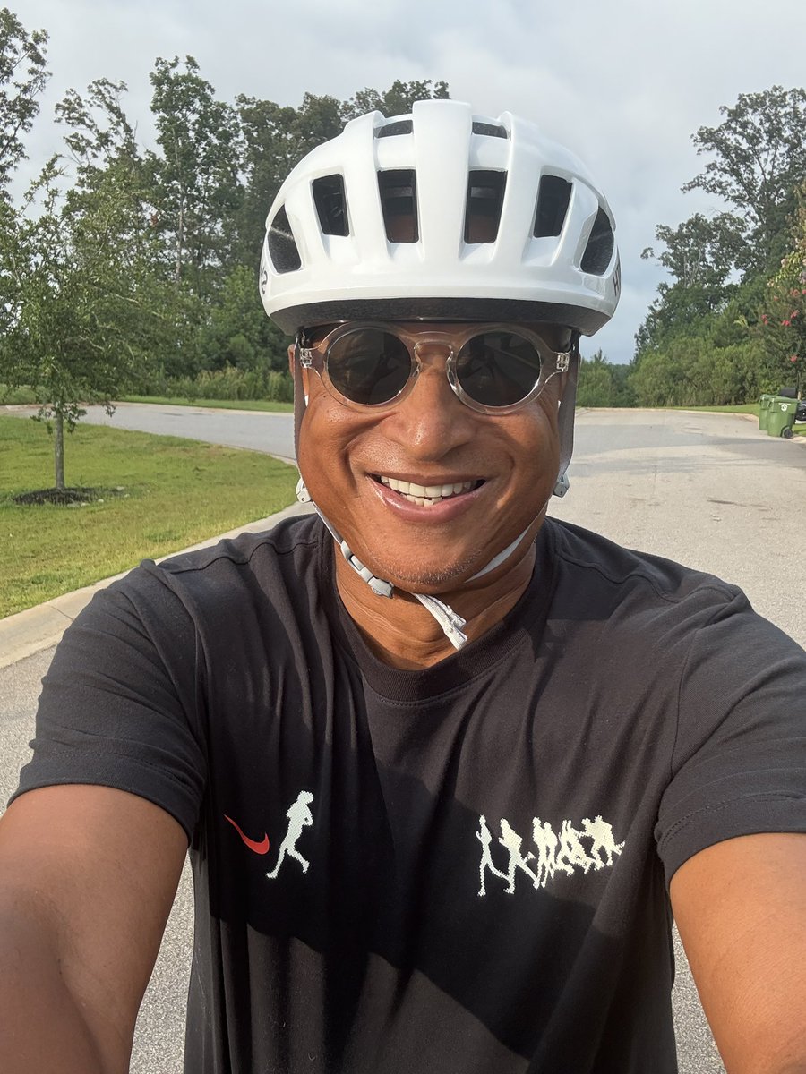 stephengpeters's tweet image. Making deposits early this morning before the HEAT; so I can make future withdrawals. Work is more productive when mind, body, and spirit are calibrated. My 67th birthday is approaching 🎁🙌🏽🙏🏽#MoreThanSelfCare