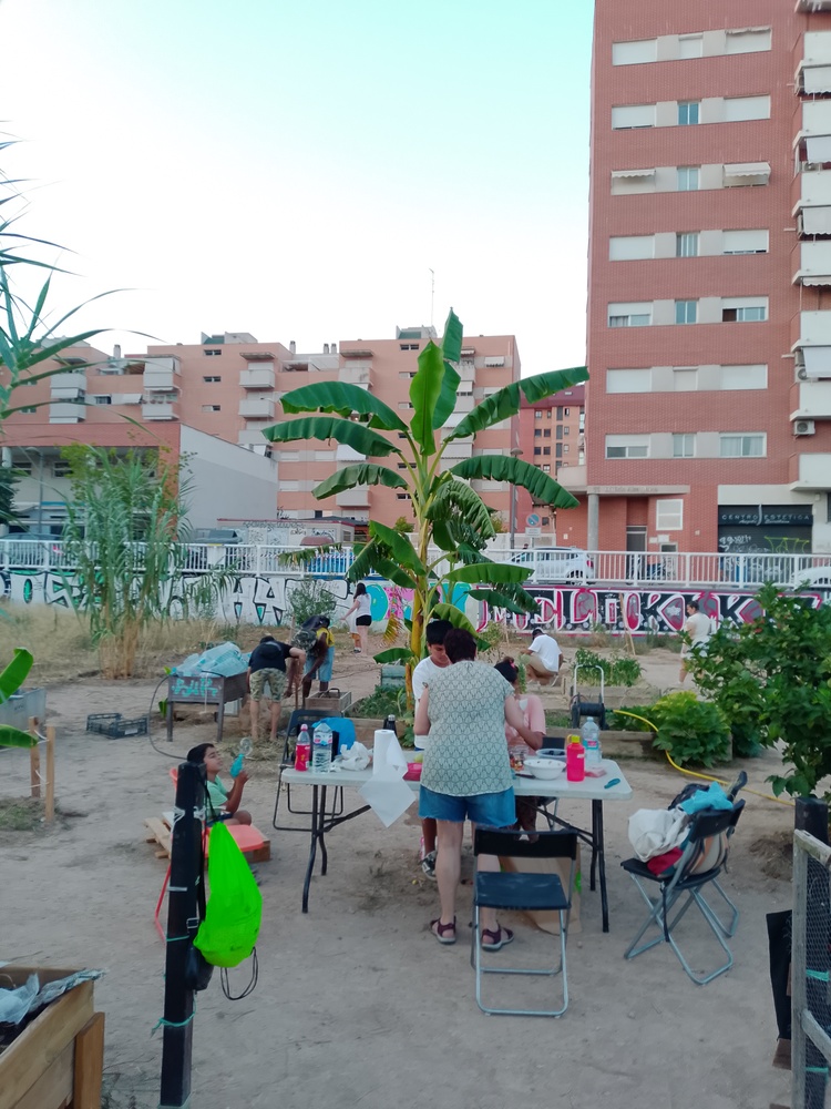 Bosco Global ONGD (@boscoglobalongd) on Twitter photo 🌱 Diumenge vam compartir una jornada als horts comunitaris d'Orriols amb assessorament de #sembraensao en agroecologia 🌿
Forma part del projecte #ImpulsaEcosocial amb suport de <a href="/AjuntamentVLC/">Ajuntament València</a> 🌍
🤝 Amb <a href="/valenciaacoge1/">València Acull</a> | #HortComunitari #Sostenibilitat #Orriols 🌱 Diumenge vam compartir una jornada als horts comunitaris d'Orriols amb assessorament de #sembraensao en agroecologia 🌿
Forma part del projecte #ImpulsaEcosocial amb suport de <a href="/AjuntamentVLC/">Ajuntament València</a> 🌍
🤝 Amb <a href="/valenciaacoge1/">València Acull</a> | #HortComunitari #Sostenibilitat #Orriols