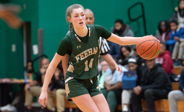 Stonehill recruited a pair of local standouts in the past week, securing commitments from Skyler Walker and Mollie Mullen.

Our 2026 girls commitments database now has double-digit players:
basketballjournal.com/2025/07/01/cla…