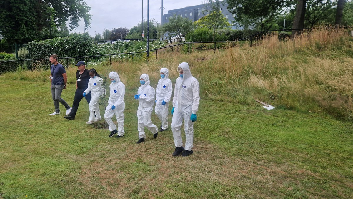 TrinityAcademyH's tweet image. Four of our Year 8 students are taking the role of detectives this week. 🕵️‍♂️ They have been investigating a mock crime at the University of Bradford. Today students have been learning how CSI and Forensic Scientists work. 🔍