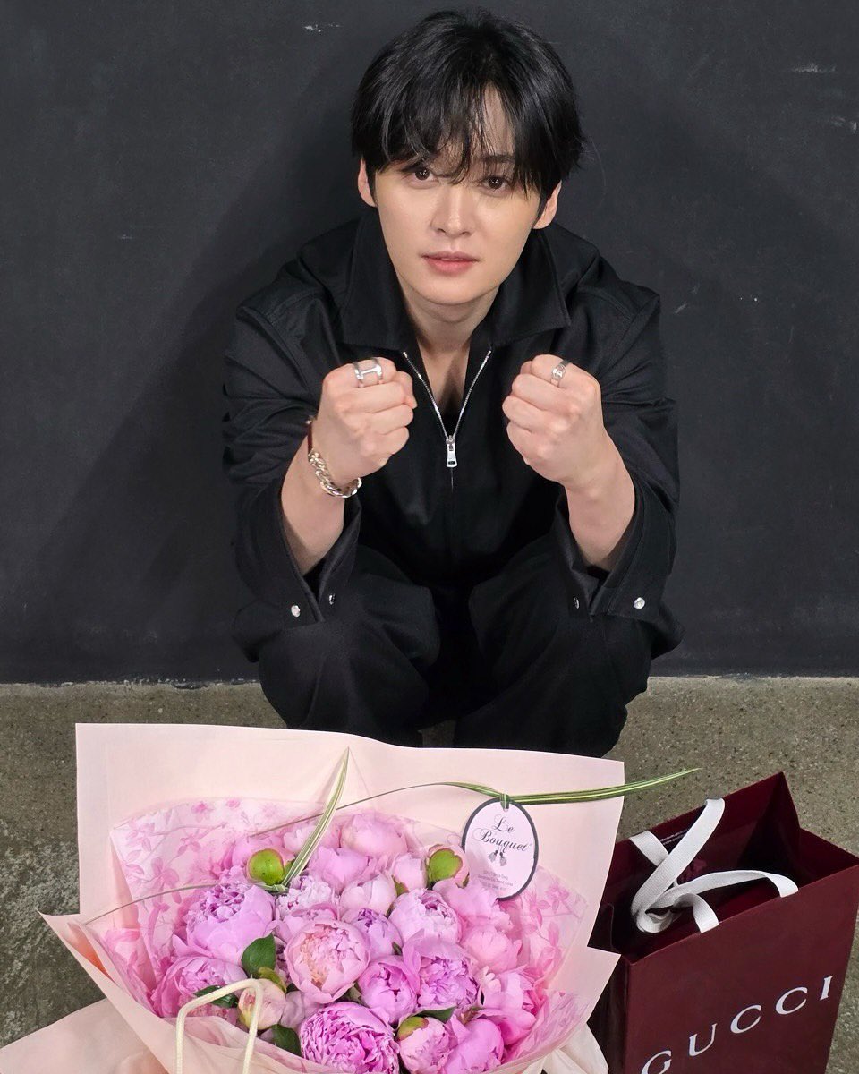 Tebrikler Minho! Gucci markası yakışır oğlumaaa

LEE KNOW GUCCI GLOBAL AMBASSADOR 
#LEEKNOWxGUCCI 
#LeeKnowGucciGlobalAmbassador