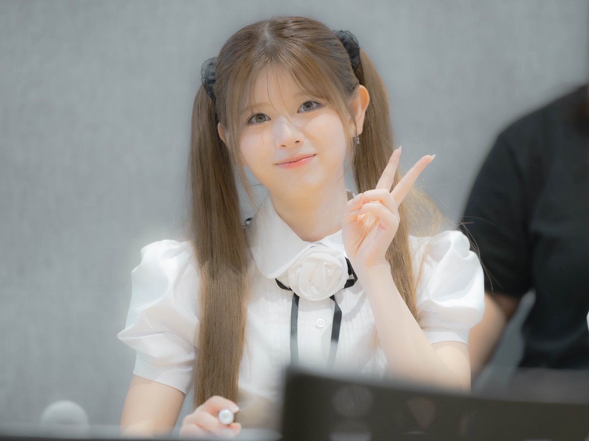 二次元感がすごい💛 #NiziU #LOVE_LINE #NiziU_オフラインイベント