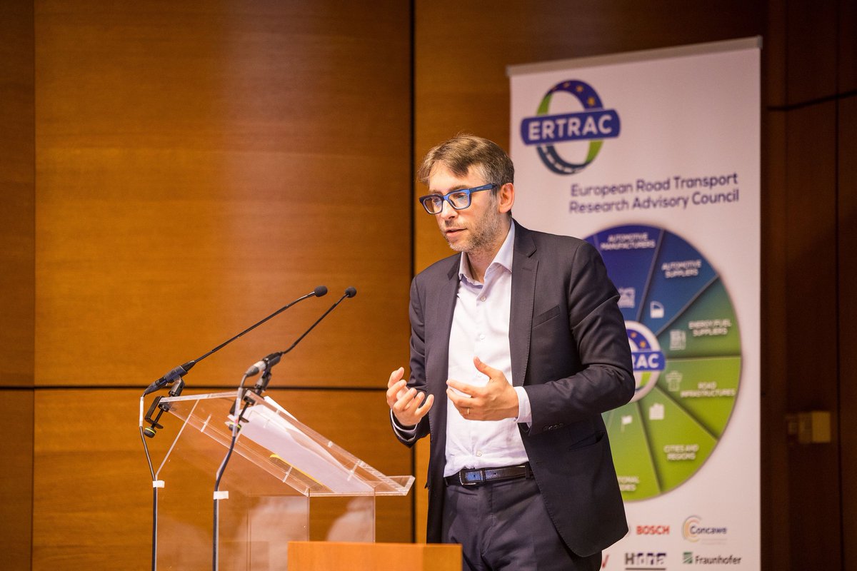ERTRAC_EU's tweet image. The #ERTRAC2025 CCAM session opens with a strong message from MEP @PierMaran:
Automated mobility is key to transforming our transport systems. Let’s align efforts in both research and deployment.
#CCAM #SmartMobility #HorizonEU #FutureTransport