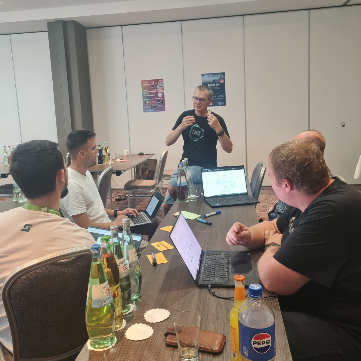 Und weiter geht’s in den Nachmittag mit Fokus auf Adaptive Systeme und APIs &amp; Domain-driven Design!
Vom Monolithen zur Microservice-Welt – live und hands-on! 🤓 #MADSummit