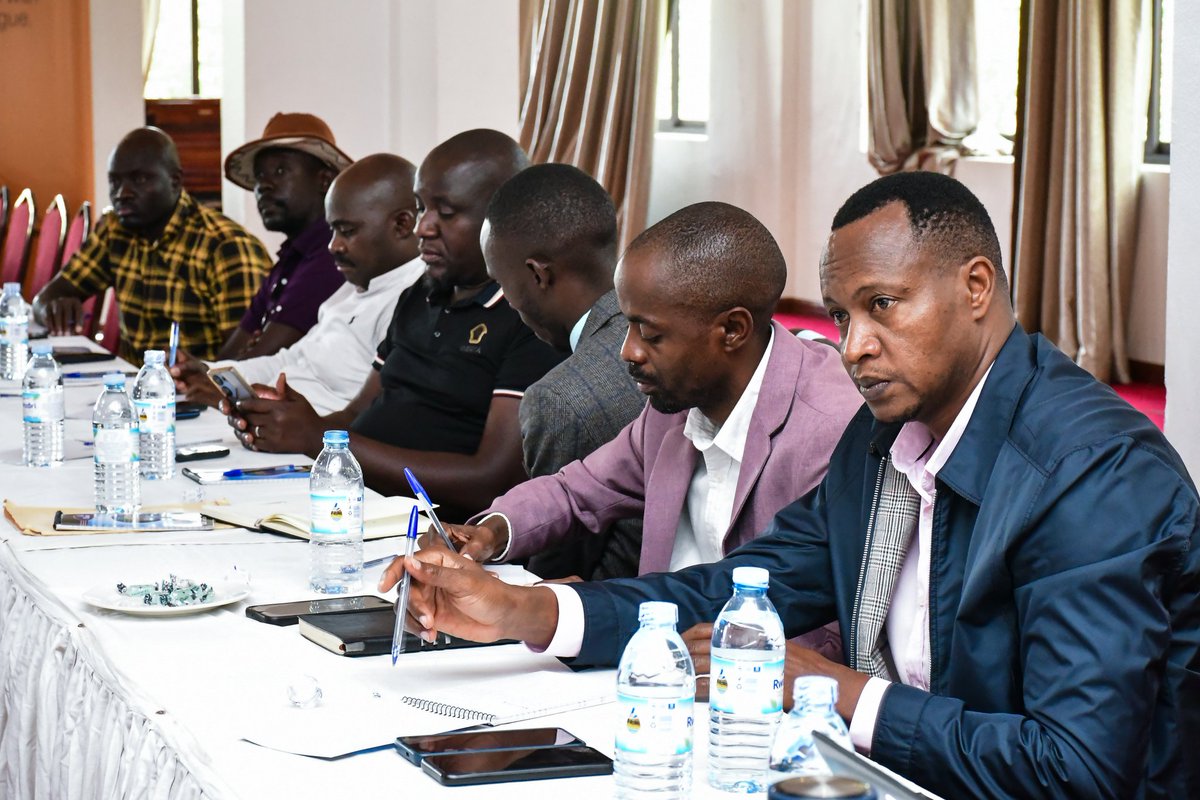 Youth League FDC (@fdcyouthonline) on Twitter photo Our Youth Vice Chair <a href="/AmosBacwa/">Bacwa Amos</a> is attending Regional Accountability Conference in Fortportal City.
Debate is anchored on fiscal decentralisation & systemic audit of this failed regime.
<a href="/FDCOfficial1/">FDC</a> <a href="/adepofrancis1/">Adepo Francis</a> <a href="/NimdUganda/">NIMD Uganda</a> #SADU Our Youth Vice Chair <a href="/AmosBacwa/">Bacwa Amos</a> is attending Regional Accountability Conference in Fortportal City.
Debate is anchored on fiscal decentralisation & systemic audit of this failed regime.
<a href="/FDCOfficial1/">FDC</a> <a href="/adepofrancis1/">Adepo Francis</a> <a href="/NimdUganda/">NIMD Uganda</a> #SADU