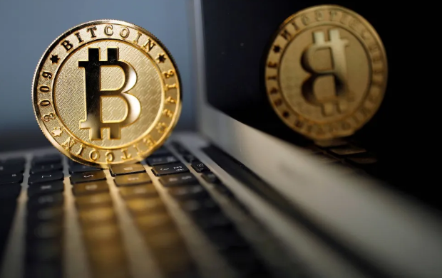 #Spanien &amp; #Interpol zerschlagen globales #Krypto-Betrugsnetzwerk mit 460 Mio. Euro Schaden. 5.000 Opfer weltweit, fünf Festnahmen in Spanien. Gelder wurden über Hongkong gewaschen. #Europol warnt vor steigender #Online-Kriminalität durch Krypto &amp; #KI.