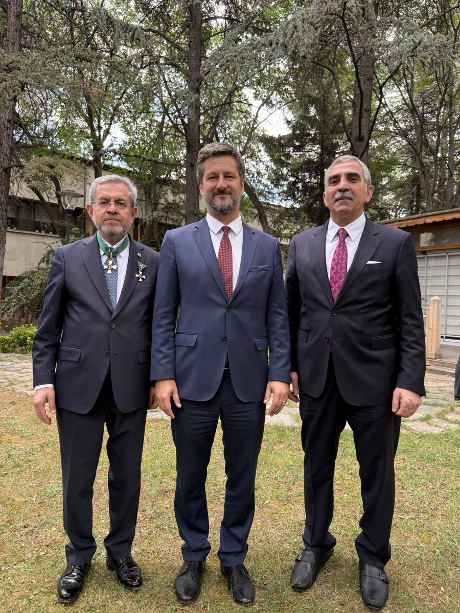 🇭🇺🎖 Bugün, Macaristan Büyükelçisi <a href="/MacaristanBE/">Viktor Mátis</a> Ekselansları Sayın Viktor Mátis’in teşrifleriyle gerçekleşen anlamlı bir törende; Ankara Üniversitesi Rektörü Prof. Dr. Necdet Ünüvar’a Macaristan Devlet Liyakat Nişanı tevcih edildi.
<a href="/necdetunuvar/">Necdet Ünüvar</a> 
Dostluk ve akademik iş