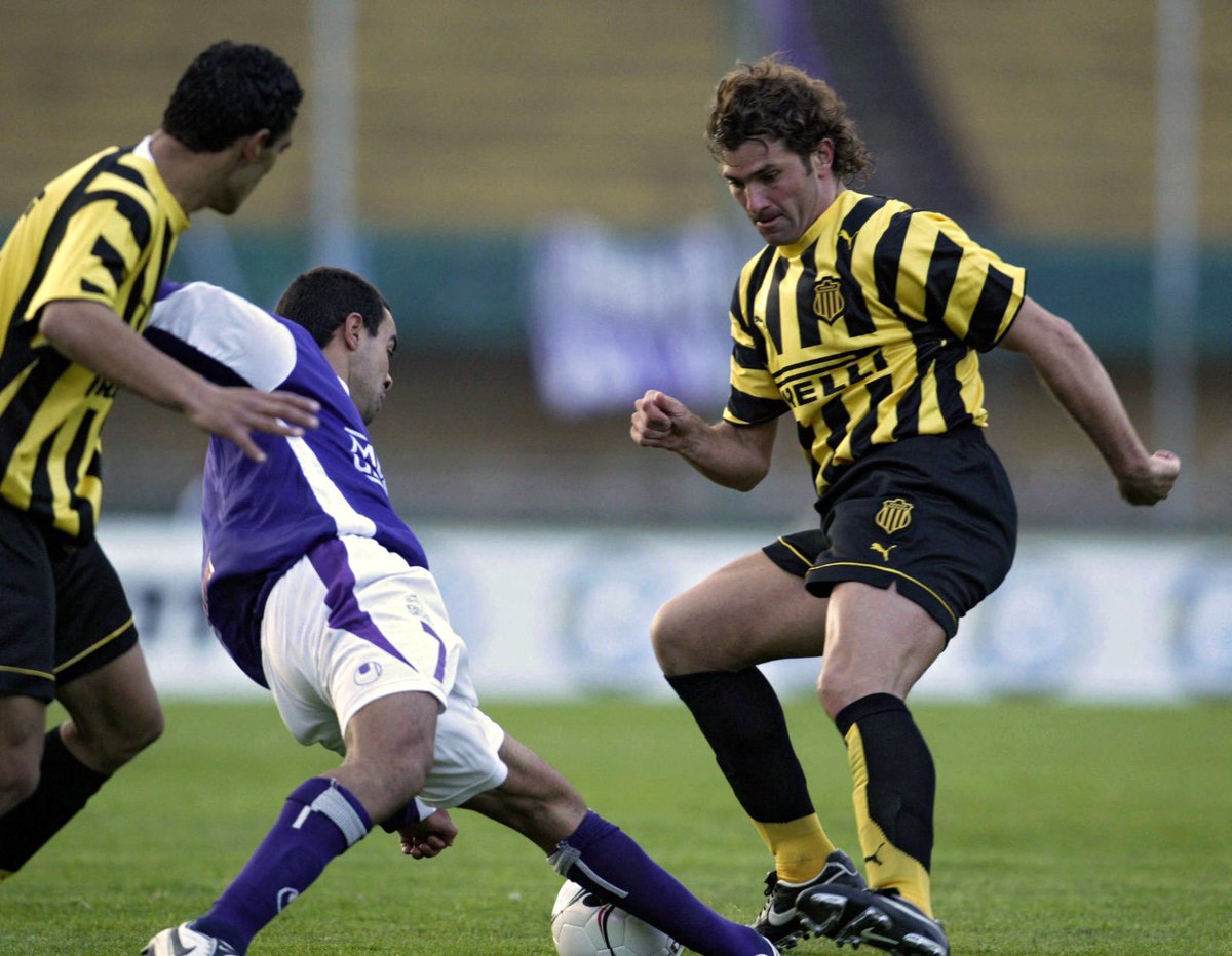 🎙️ “Tengo muy buenos recuerdos de mi pasaje en Peñarol. Estuve dos clásicos y los ganamos los dos”

🗣️ Ruben Capria en Convocados por 𝐄𝐥 𝐄𝐬𝐩𝐞𝐜𝐭𝐚𝐝𝐨𝐫 𝐃𝐞𝐩𝐨𝐫𝐭𝐞𝐬.

📻 810 AM · 92.5 FM
▶️ youtube.com/live/E-ykokjHm…