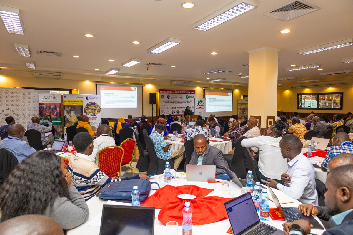 oxfamkenya's tweet photo. Over 150 voices united at #Jukwaa2025 to push for a just, inclusive extractive sector. From Turkana to Kwale, communities, gov’t & civil society called for transparency, gender inclusion & climate justice.
#FairForAll #OxfamKenya #ExtractivesJustice #CommunityRights https://t.co/Jhj94jY2IY