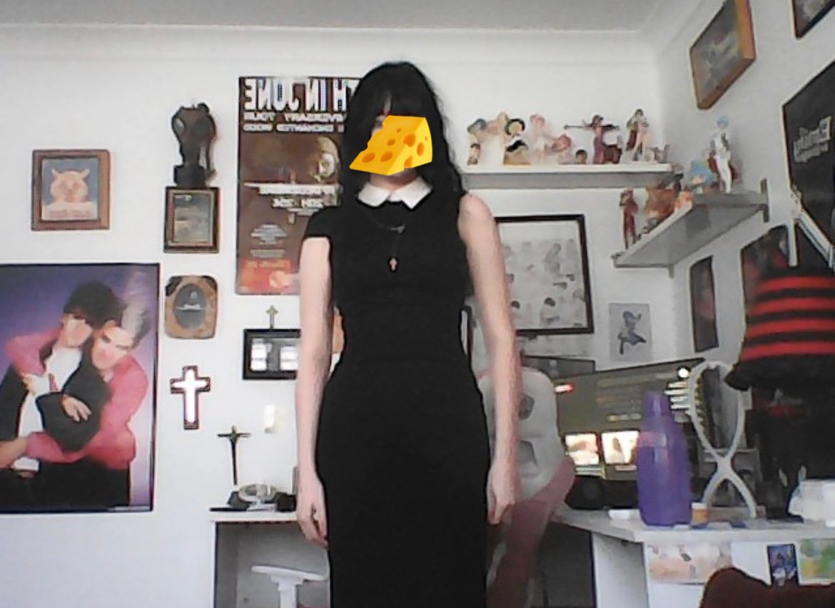 uw0ss's tweet image. men have an innate desire to hate on me due to their incapacity to carry children and lack of child bearing hips. their bodies have a clear lack of womb; they are in themselves an absence, attempting to suppress their gestational desires through malicious comments re “jew nose”