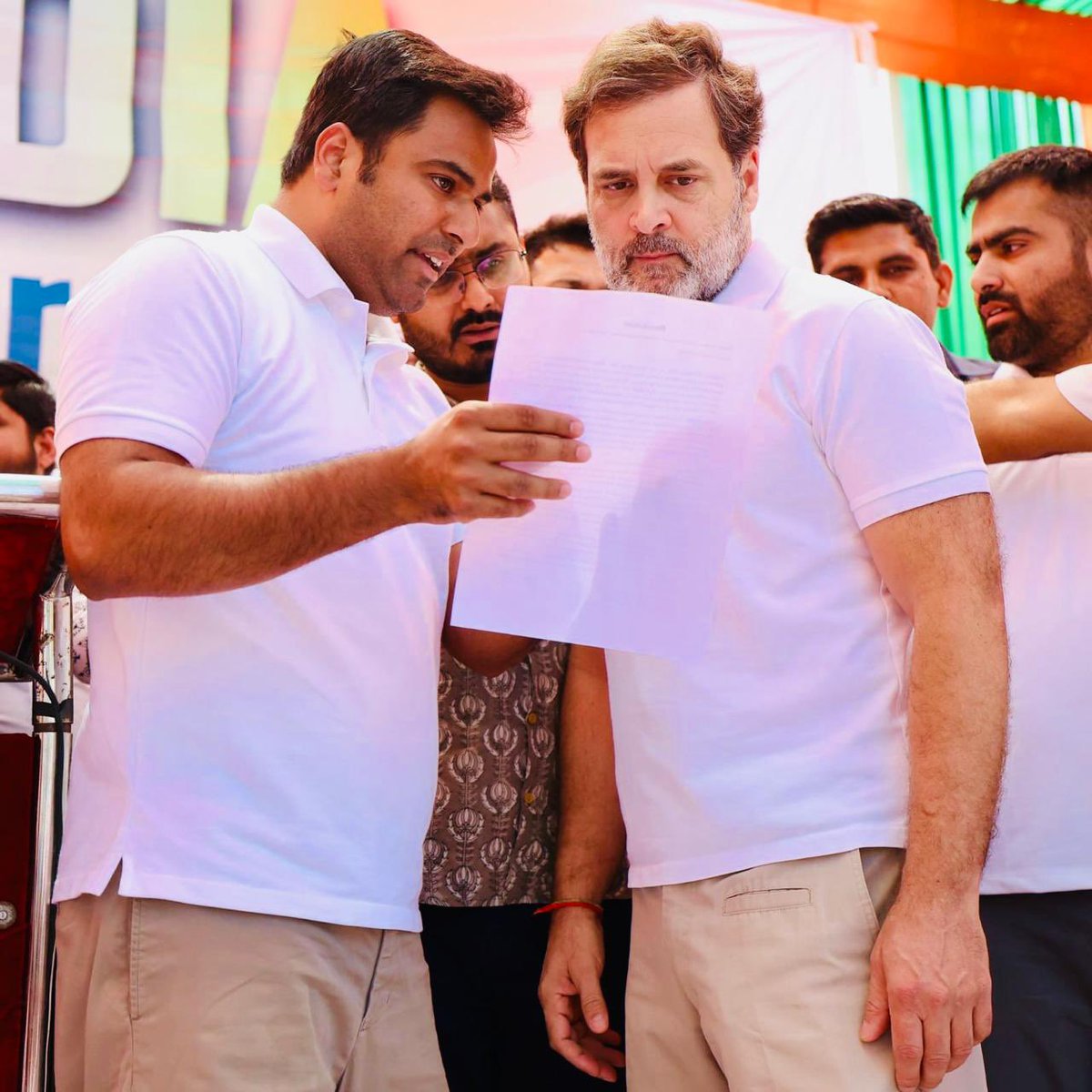 Varun Choudhary (@varunchoudhary2) on Twitter photo आभार जननायक <a href="/RahulGandhi/">Rahul Gandhi</a> जी, आपने X पर फॉलो किया।
हर युवा के सपनों को सम्मान देने की आपकी मुहिम को और मज़बूती देंगे।
सामाजिक न्याय और भागीदारी की लड़ाई को ज़मीन पर और ताक़त देंगे। छात्रों के मुद्दों की लड़ाई NSUI पूरे दमखम से जारी रखेगी। आभार जननायक <a href="/RahulGandhi/">Rahul Gandhi</a> जी, आपने X पर फॉलो किया।
हर युवा के सपनों को सम्मान देने की आपकी मुहिम को और मज़बूती देंगे।
सामाजिक न्याय और भागीदारी की लड़ाई को ज़मीन पर और ताक़त देंगे। छात्रों के मुद्दों की लड़ाई NSUI पूरे दमखम से जारी रखेगी।