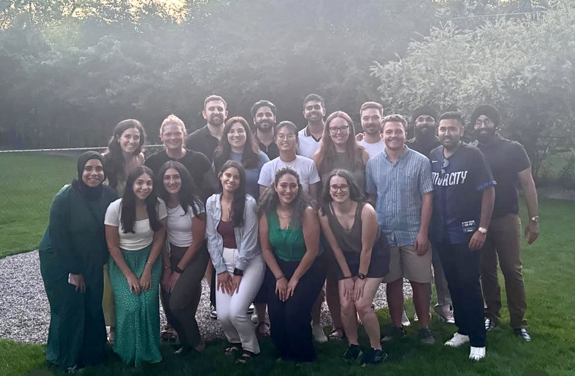 lxoubi's tweet image. happy july 1st!
starting the year with my fellow interns. 🫡
#MedTwitter #internszn