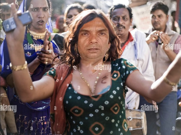 ट्रेंड लिस्ट होते ही 

लटकन का डांस करवा देंगे 

सभी  10 के नोट की गड्डी का जुगाड़ कर लेना 

<a href="/ArunKosli/">Arun Yadav</a> 

  #TotiChorDivas