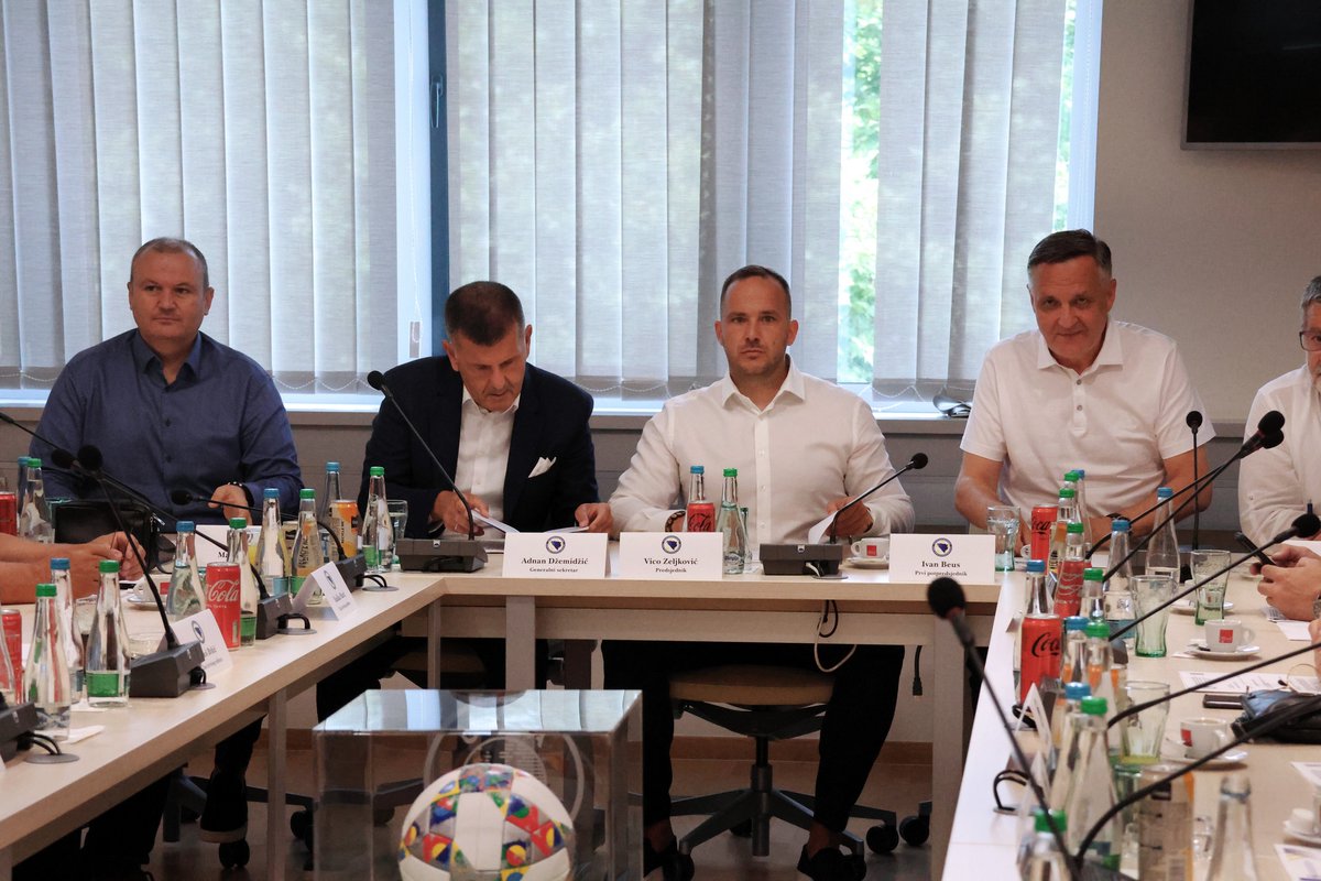 U prostorijama NS/FS BiH u Sarajevu danas je pod predsjedavanjem predsjednika Vice Zeljkovića održana 3. redovna sjednica Izvršnog odbora Nogometnog/Fudbalskog saveza Bosne i Hercegovine.

nfsbih.ba/vijesti/saopst…