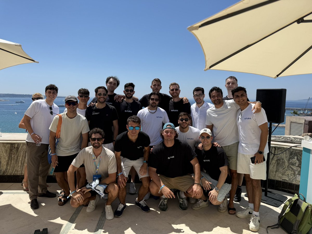 Finally got the dream team together! 

So much friendship, work and laughs and a huge roadmap ahead!

Let’s go <a href="/FolksFinance/">Folks Finance</a>!