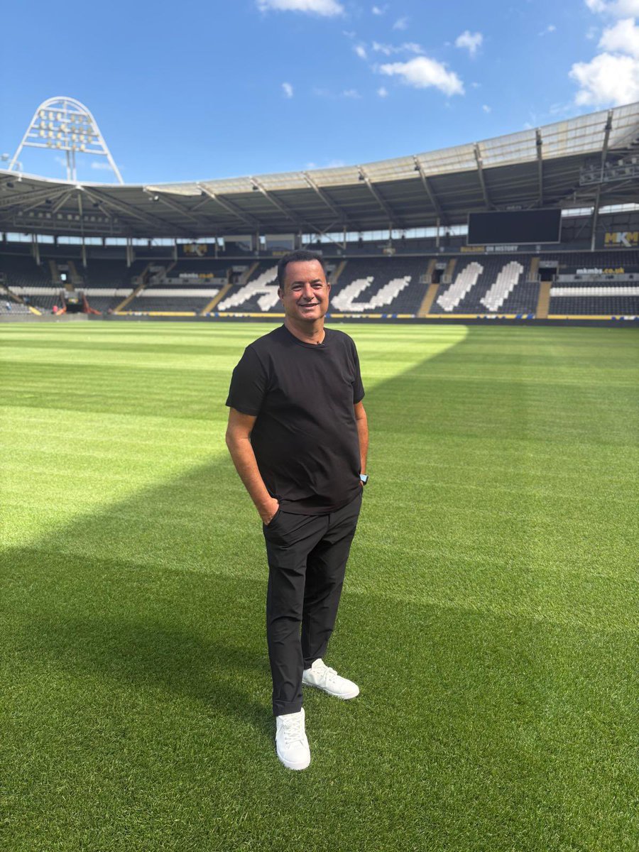 Yeni teknik direktörümüzle yeni sezonumuz hayırlı olsun. Hoş geldin Sergej..

May the coming season bring good luck with our new head coach…

@hullcity #HullCity #hcafc #theTigers