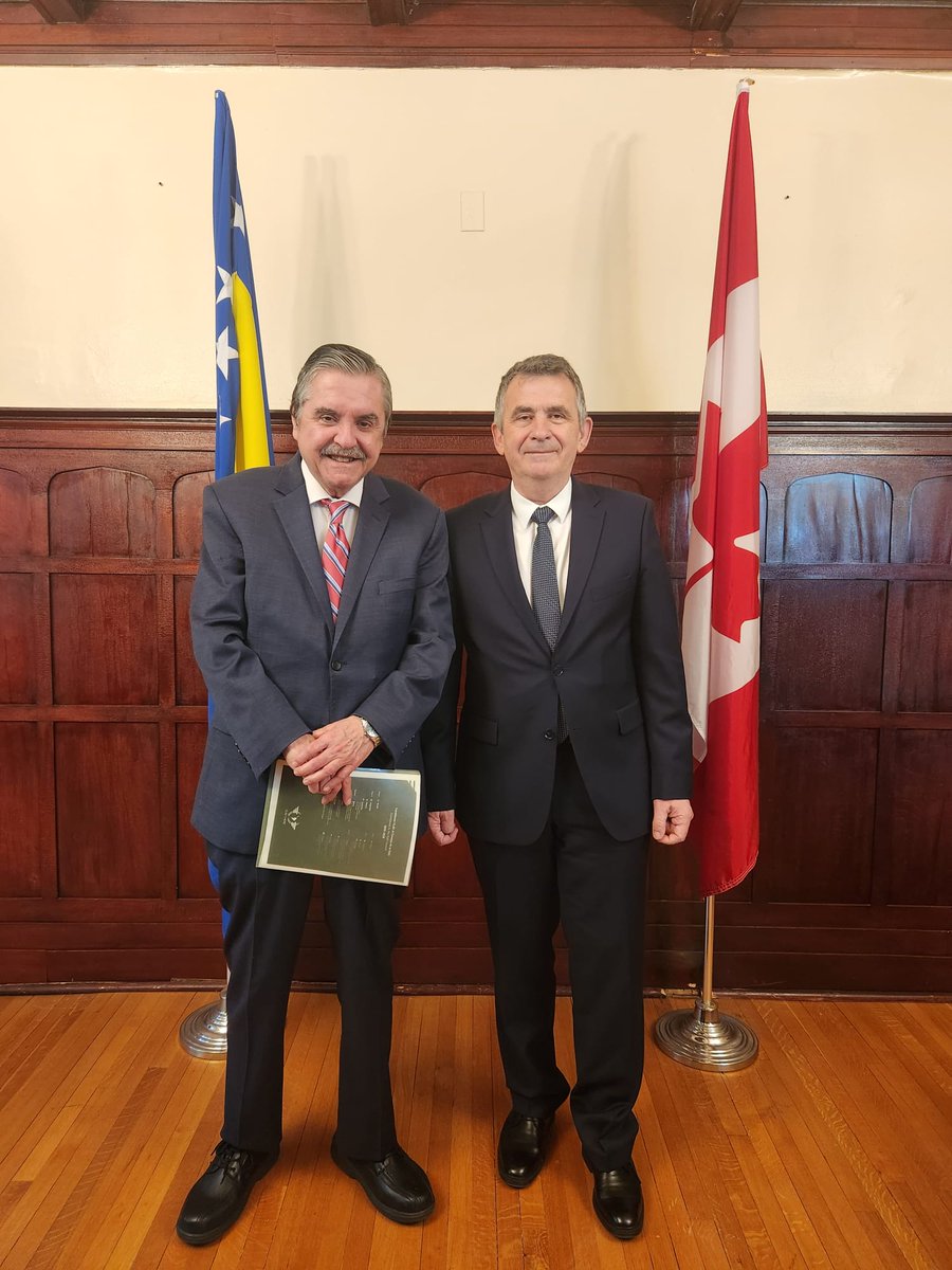 Ambassador Gustavo Álvarez met with H.E. Mr. Alexandar Bogdanic, Ambassador of Bosnia and Herzegovina to Canada. They discussed Uruguay’s candidacy to the ICAO Council and explored opportunities for cooperation. ✈️🇺🇾🤝🇧🇦 #UruguayEnElExterior #ICAO #Diplomacy <a href="/CancilleriaUy/">Cancillería Uruguay 🇺🇾</a>